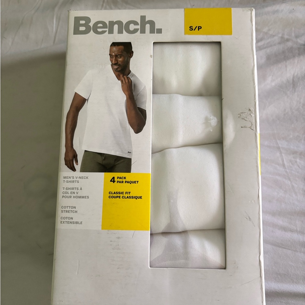 ⚽️ 2 for $25 ⚽️ NWT men’s vneck tees